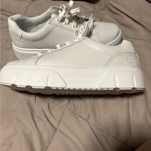 Women’s Timberland platform sneakers, white size 7.5